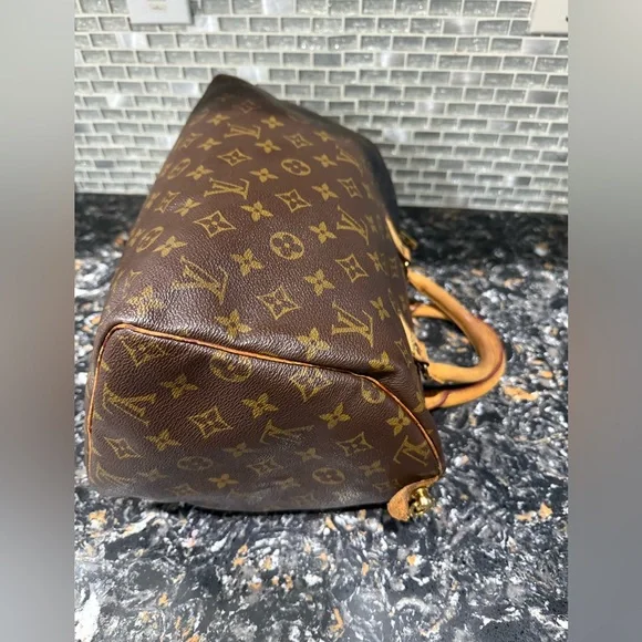 LOUIS VUITTON Speedy 30
Monogram Satchel with COA - Picture 6 of 15